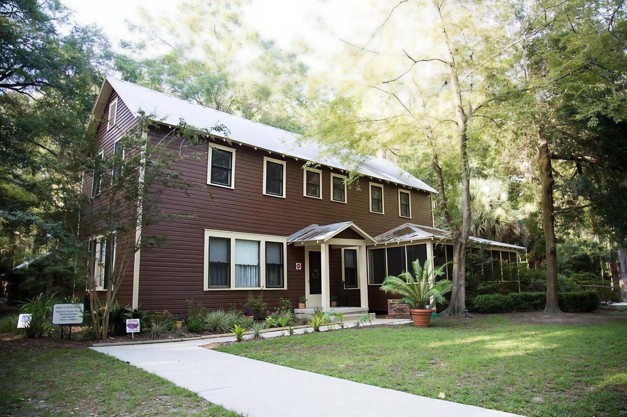 6 Smart Design Hotels Near Adventure Landing Worth Booking