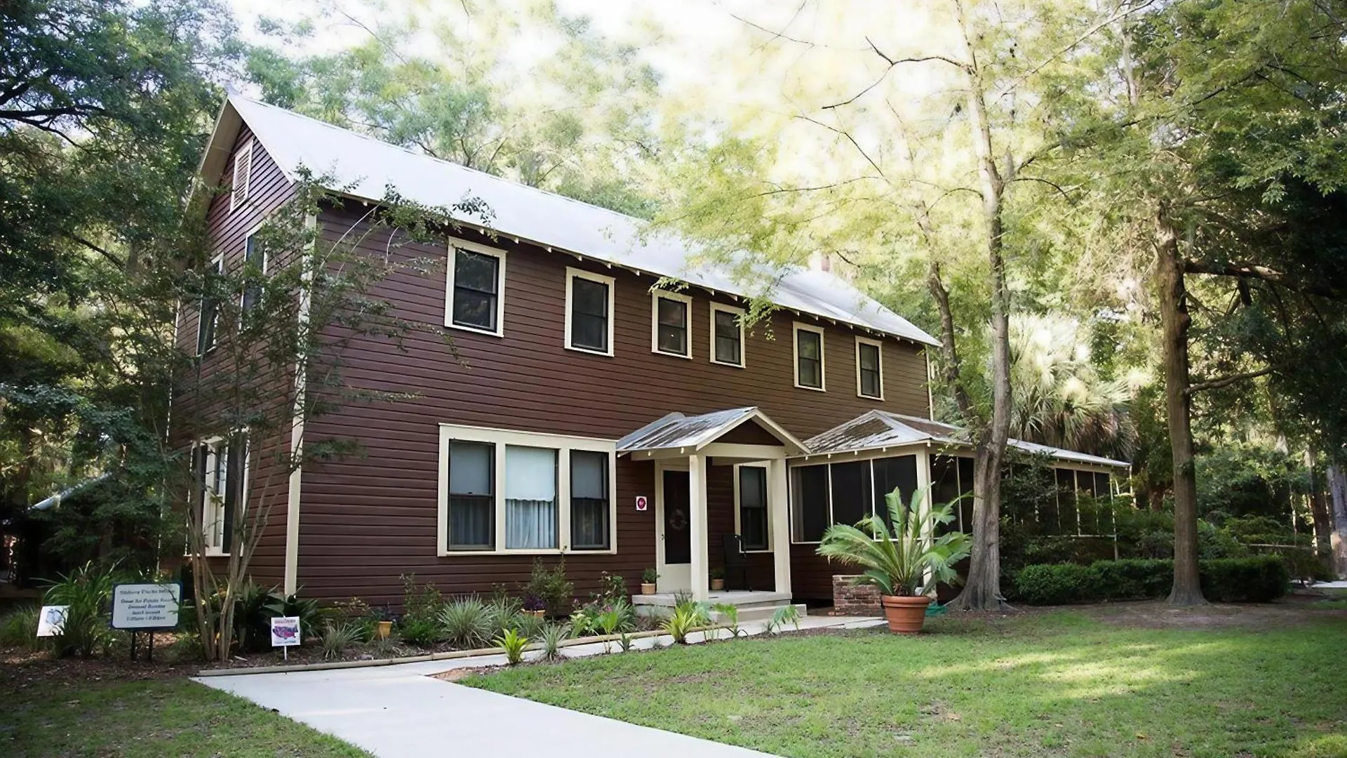 6 Smart Design Hotels Near Adventure Landing Worth Booking