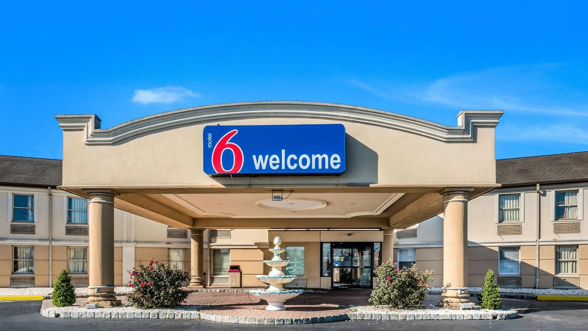 4 Family Hotels Ranked Close to Pine Watson Shopping Center