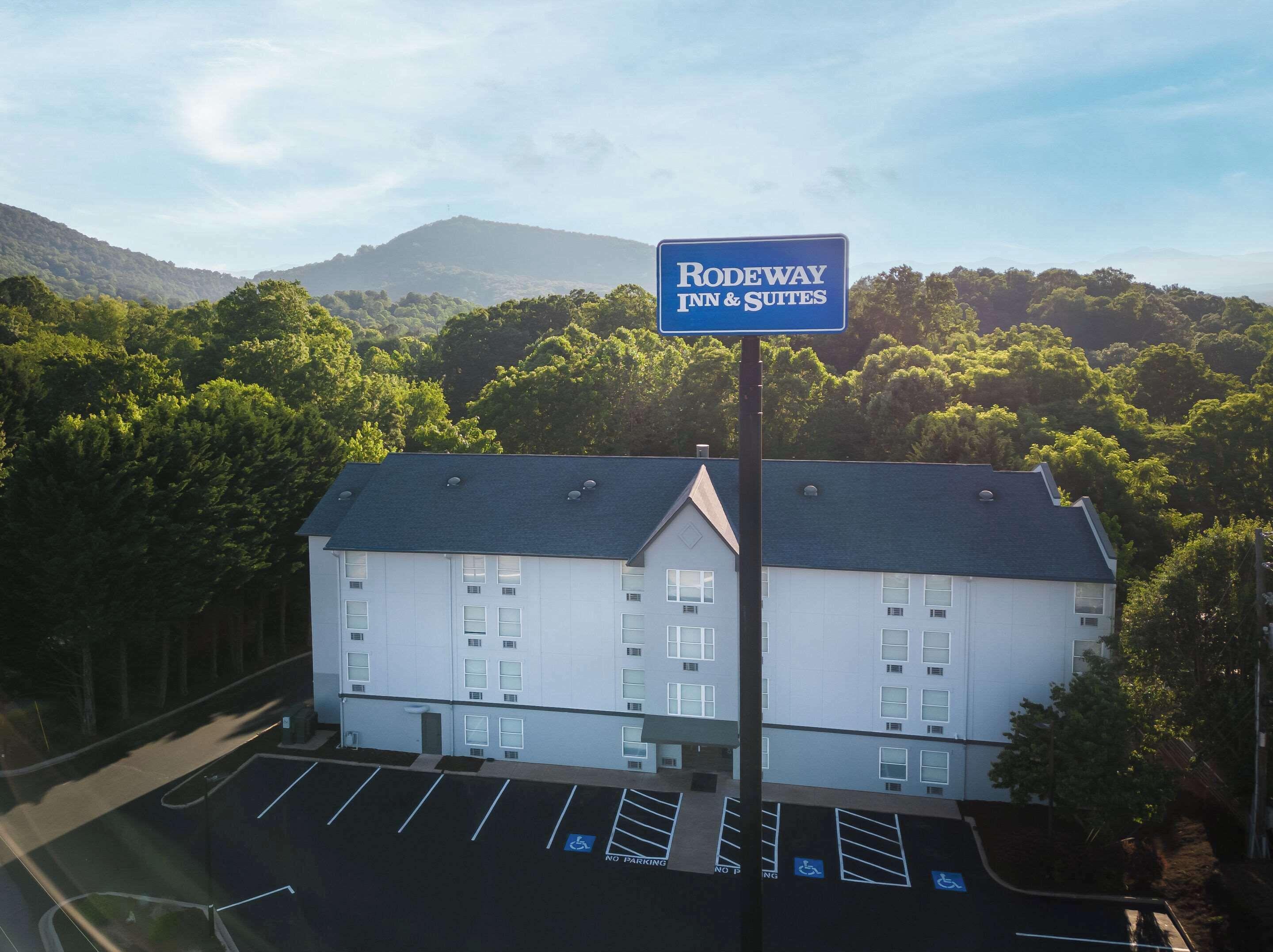 9 Budget Hotels Near Biltmore Estate That Actually Deliver