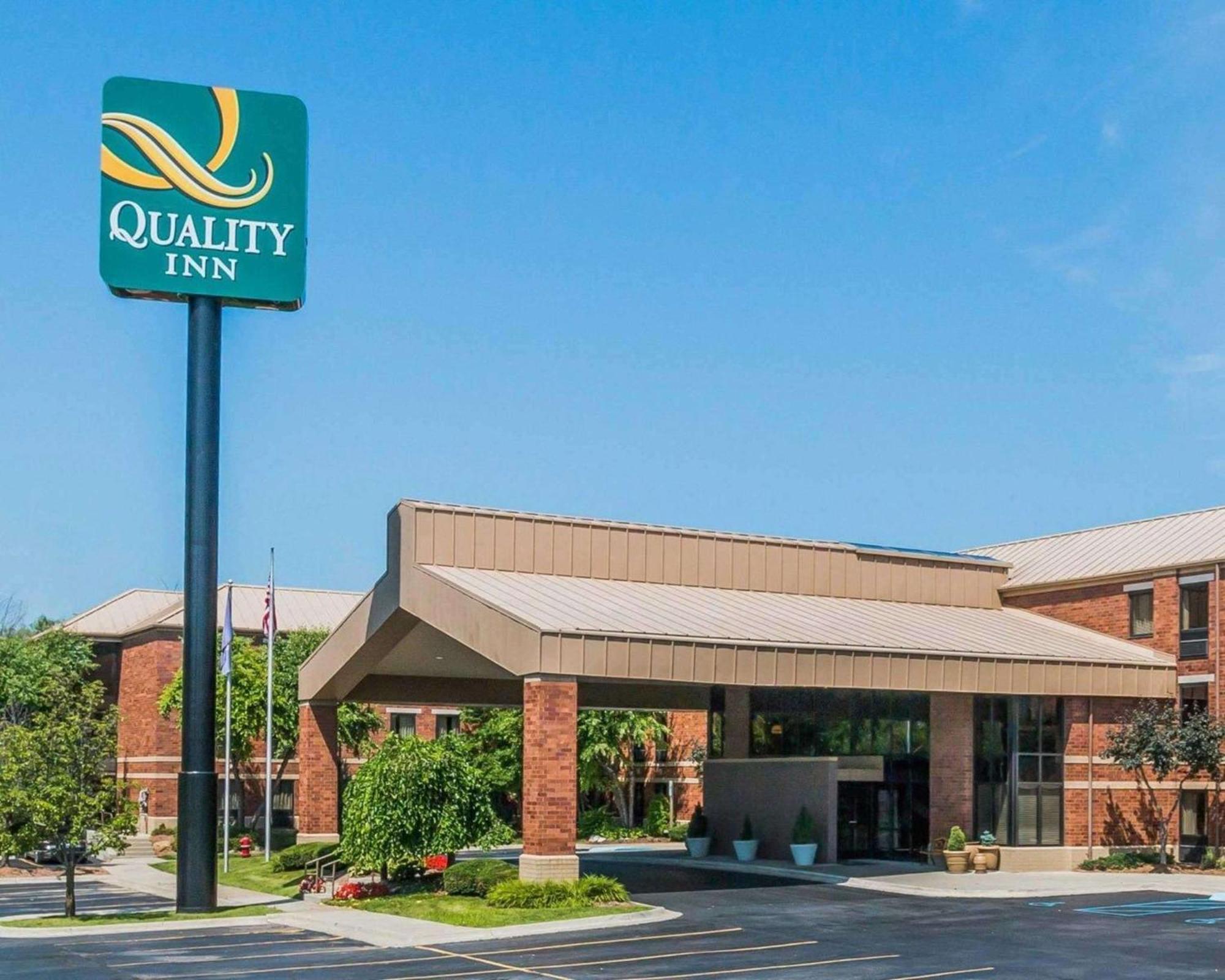 Staying Near Waterford Oaks Waterpark: 4 Budget Hotels Compared