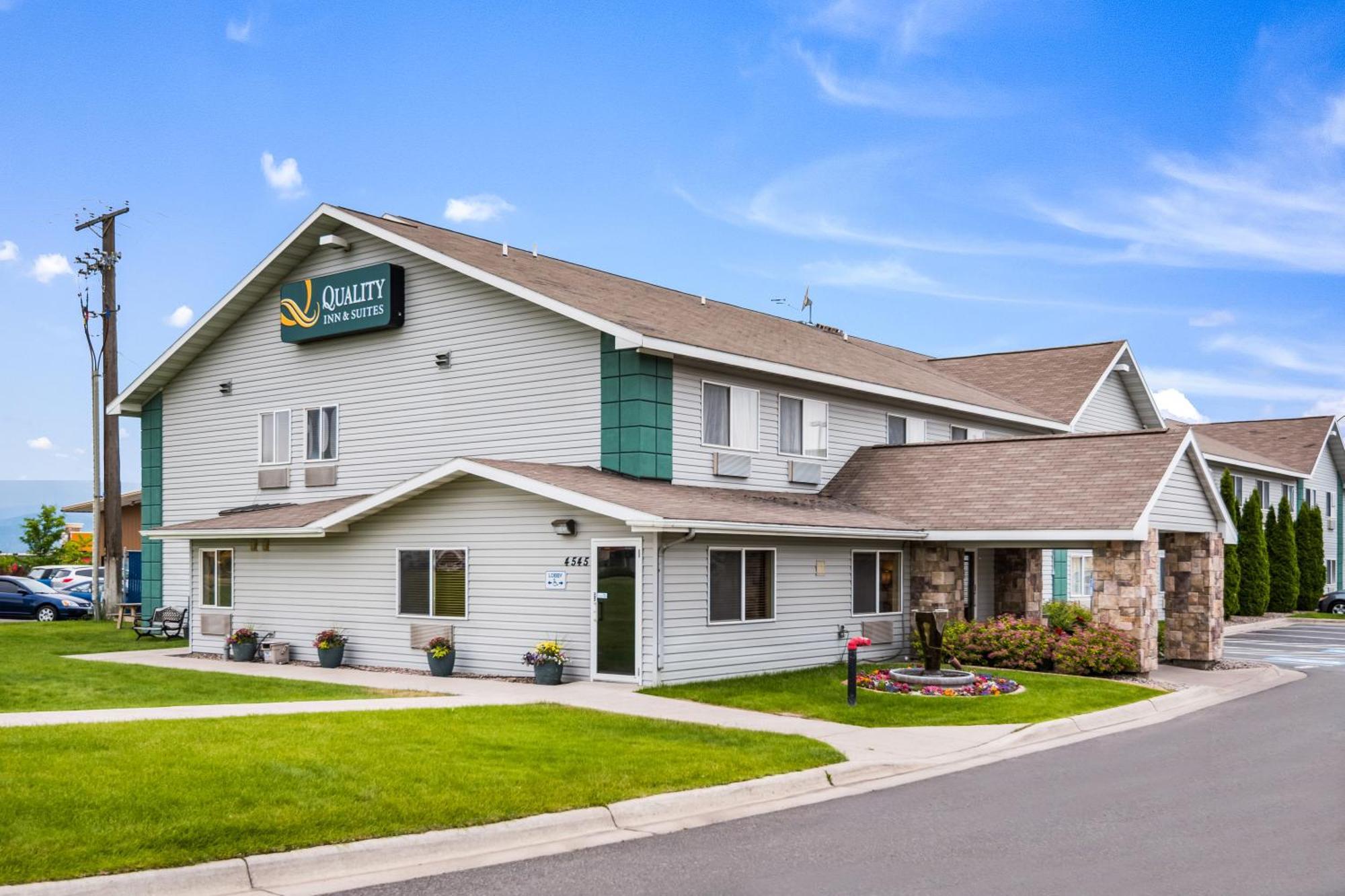 Staying Near Playfair Park: 4 Airport Hotels Compared