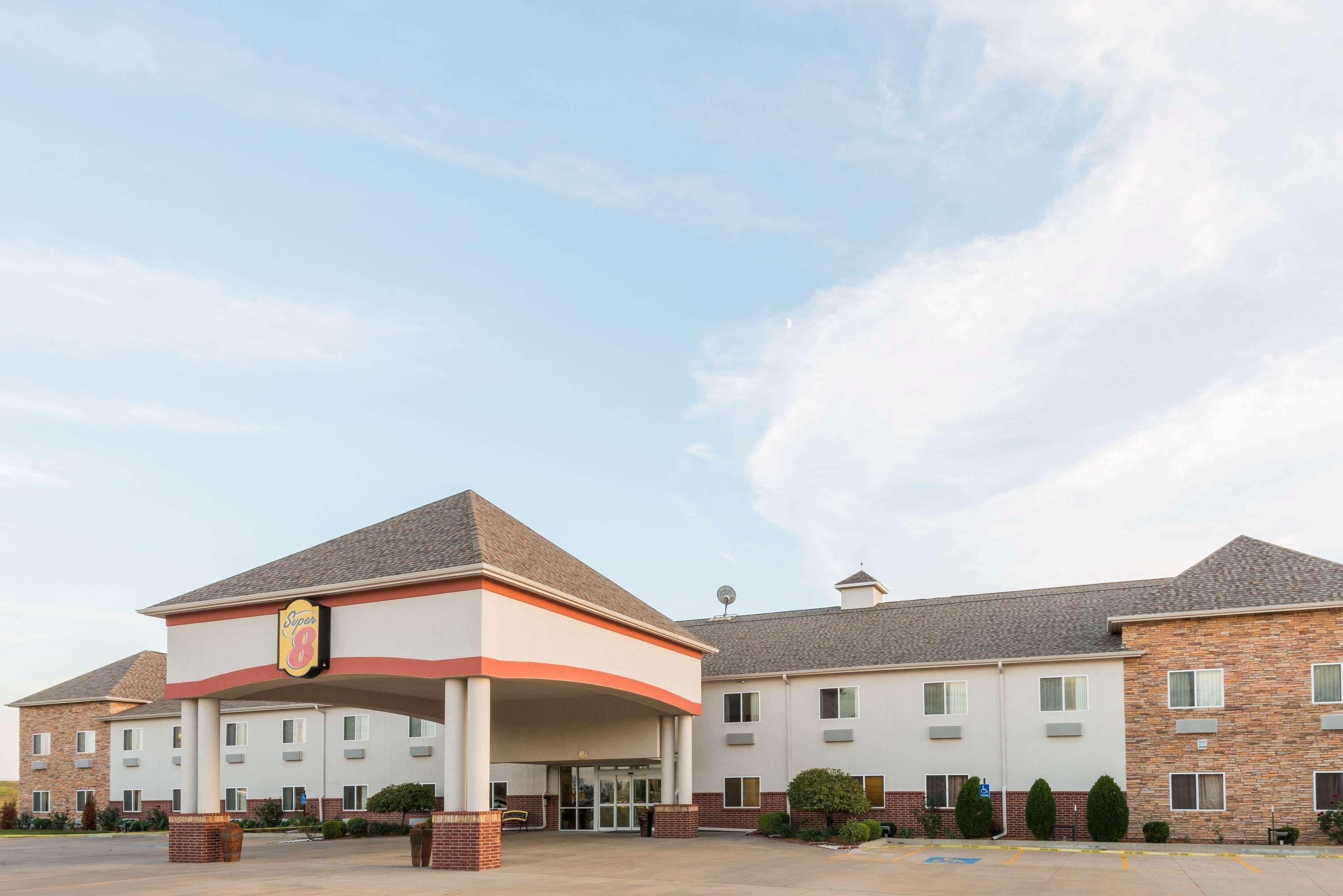 5 Business Hotels Near Thomas Park Worth Booking in Salina