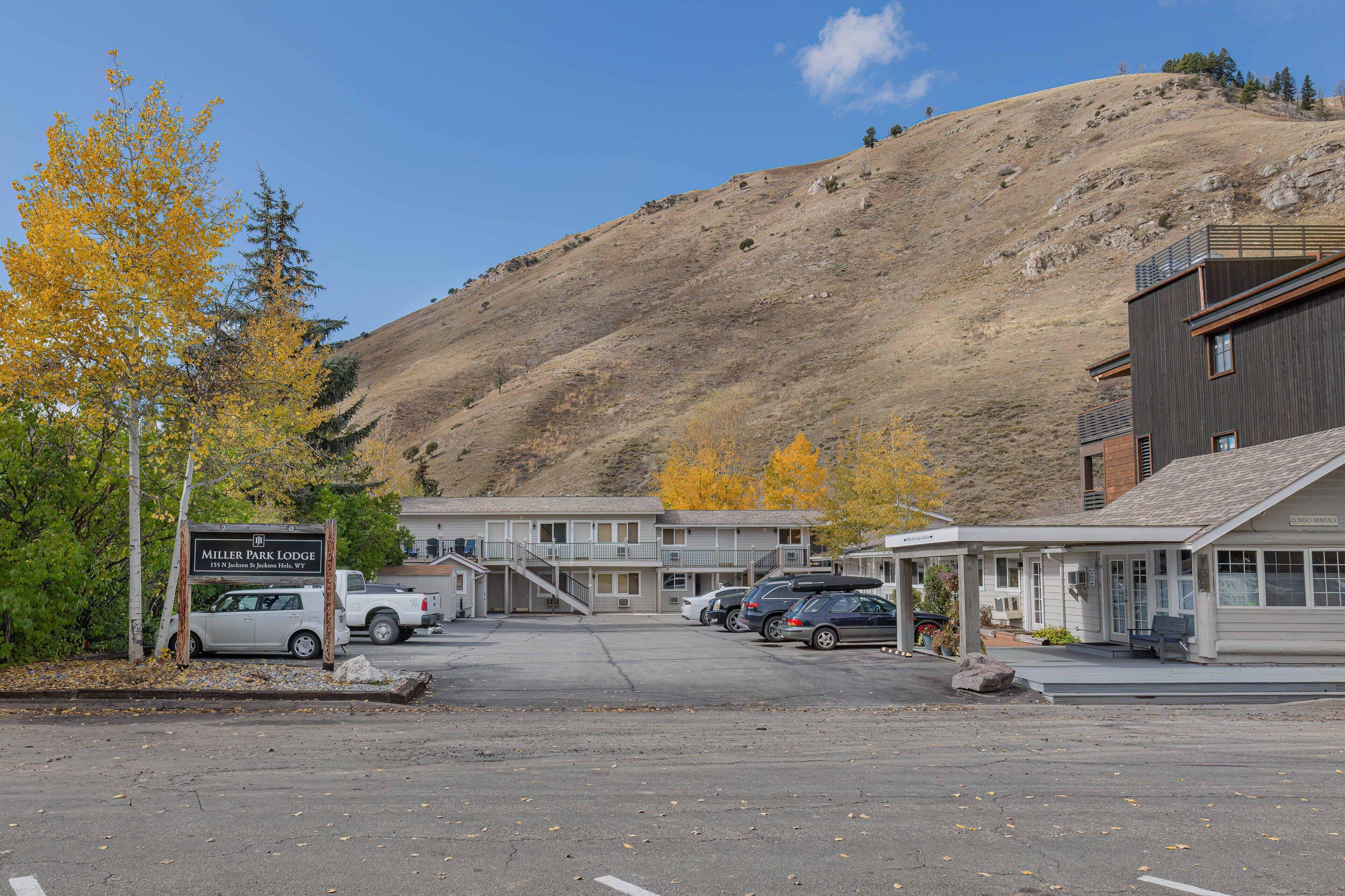 Where to Stay in Grand Teton: 4 Best Historic Hotels