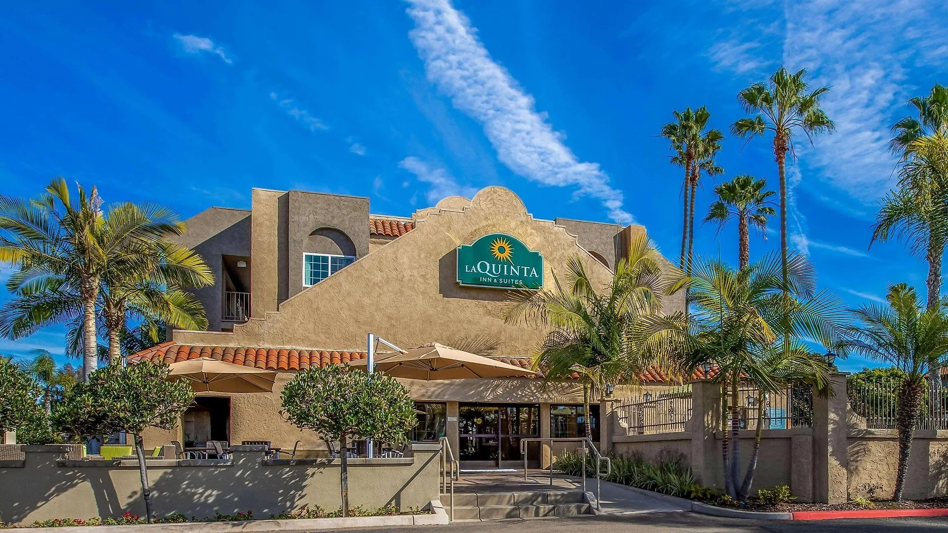 Where to Stay Near Flower Fields: 5 Budget Hotels That Deliver