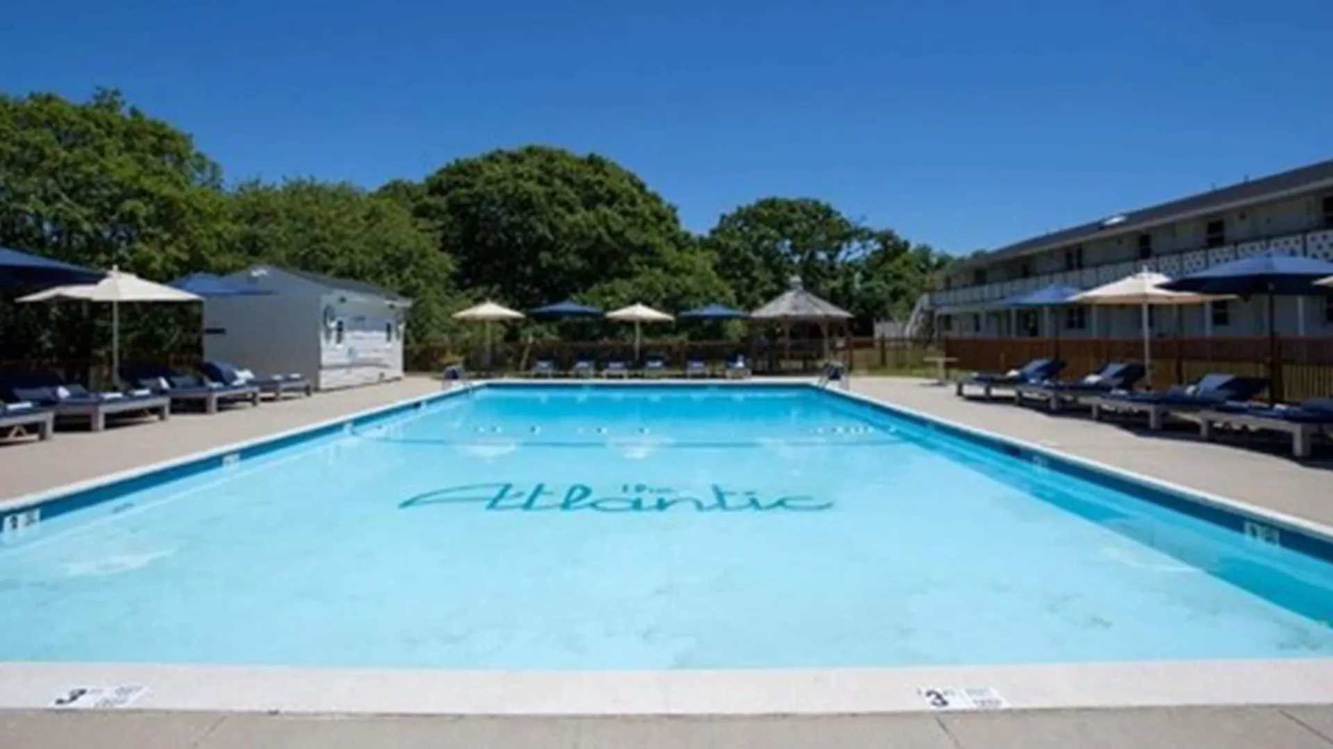 4 Smart Couple Hotels Near Parrish Art Museum Worth Booking
