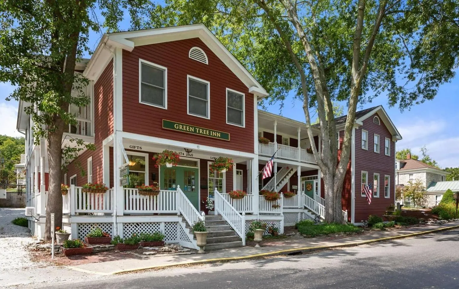 Staying In Illinois: 4 B&Bs and Apartments Compared