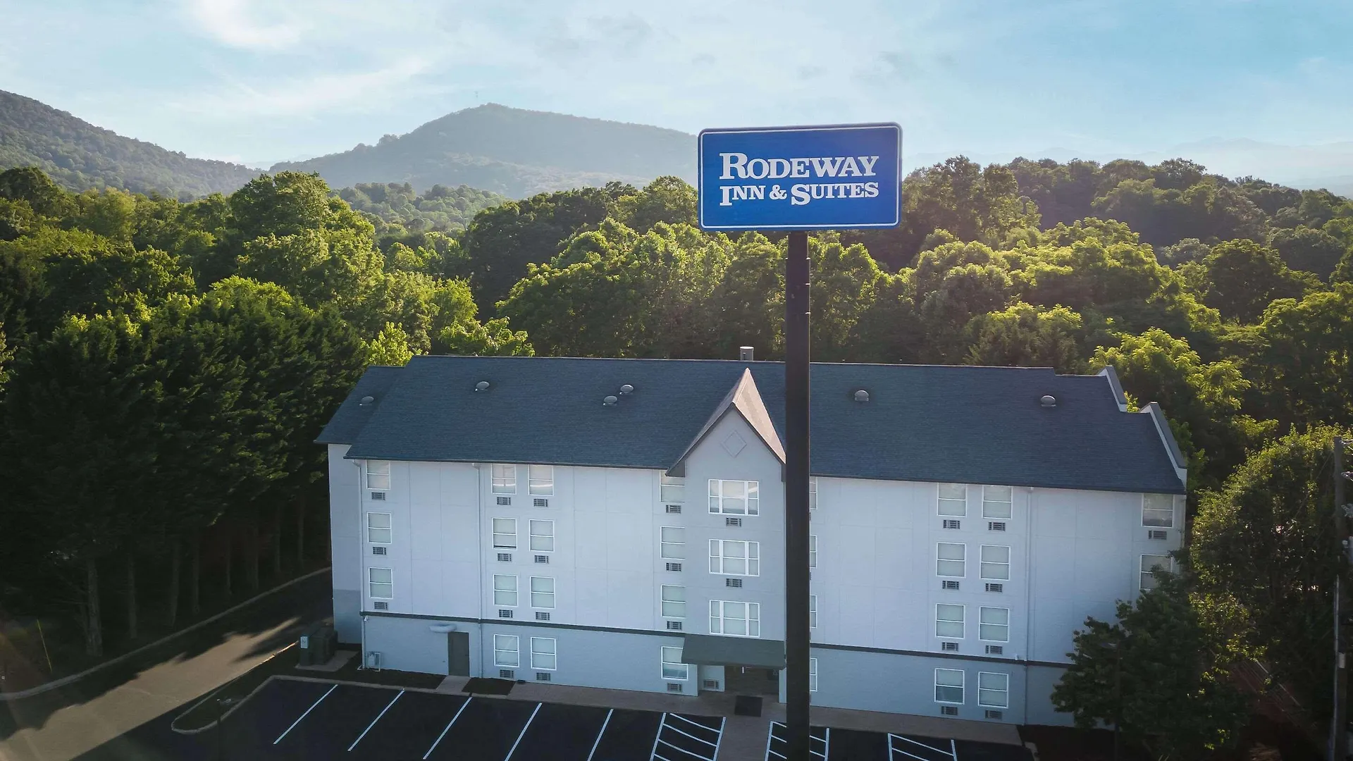 9 Budget Hotels Near Biltmore Estate That Actually Deliver