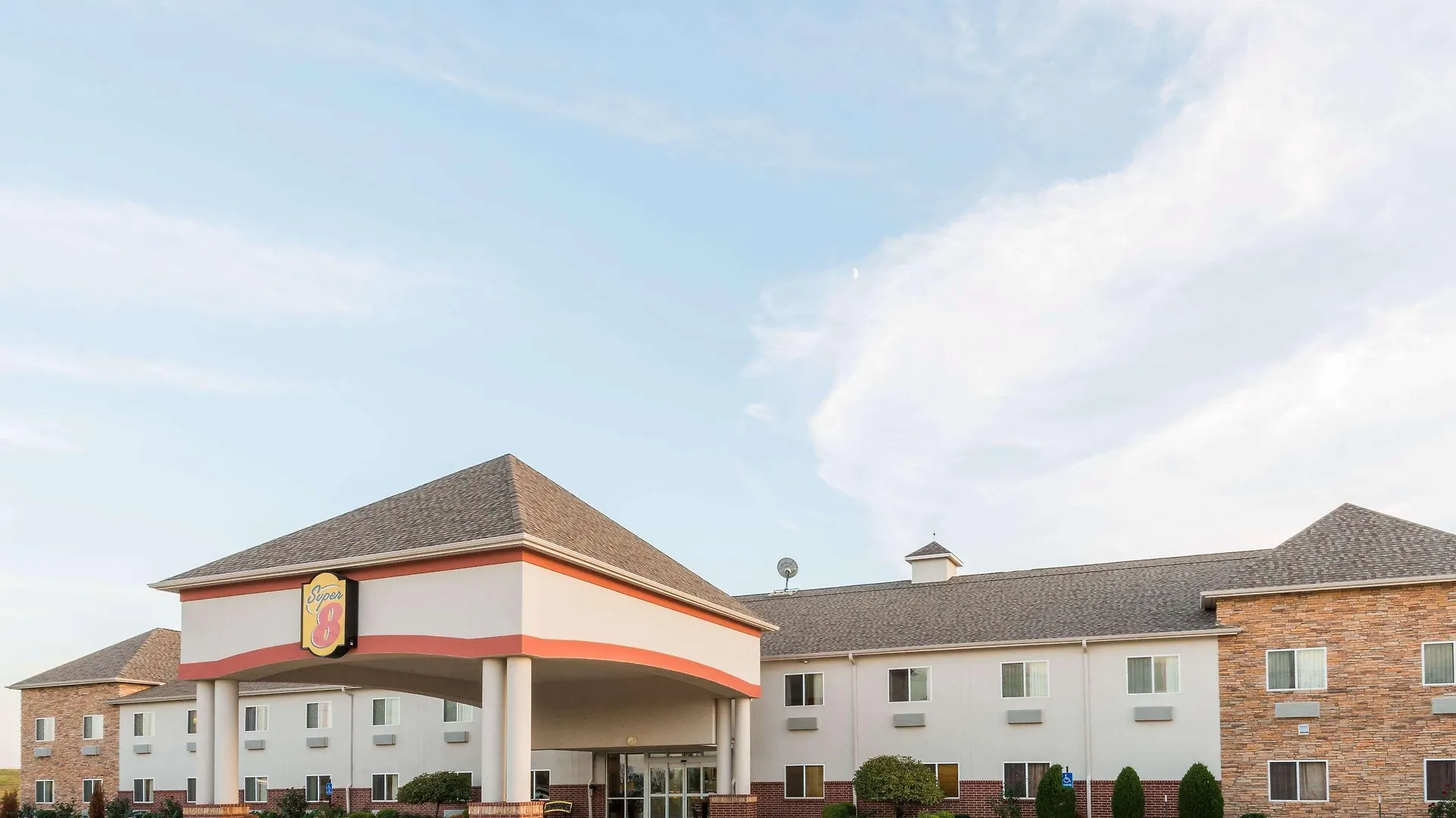 5 Business Hotels Near Thomas Park Worth Booking in Salina