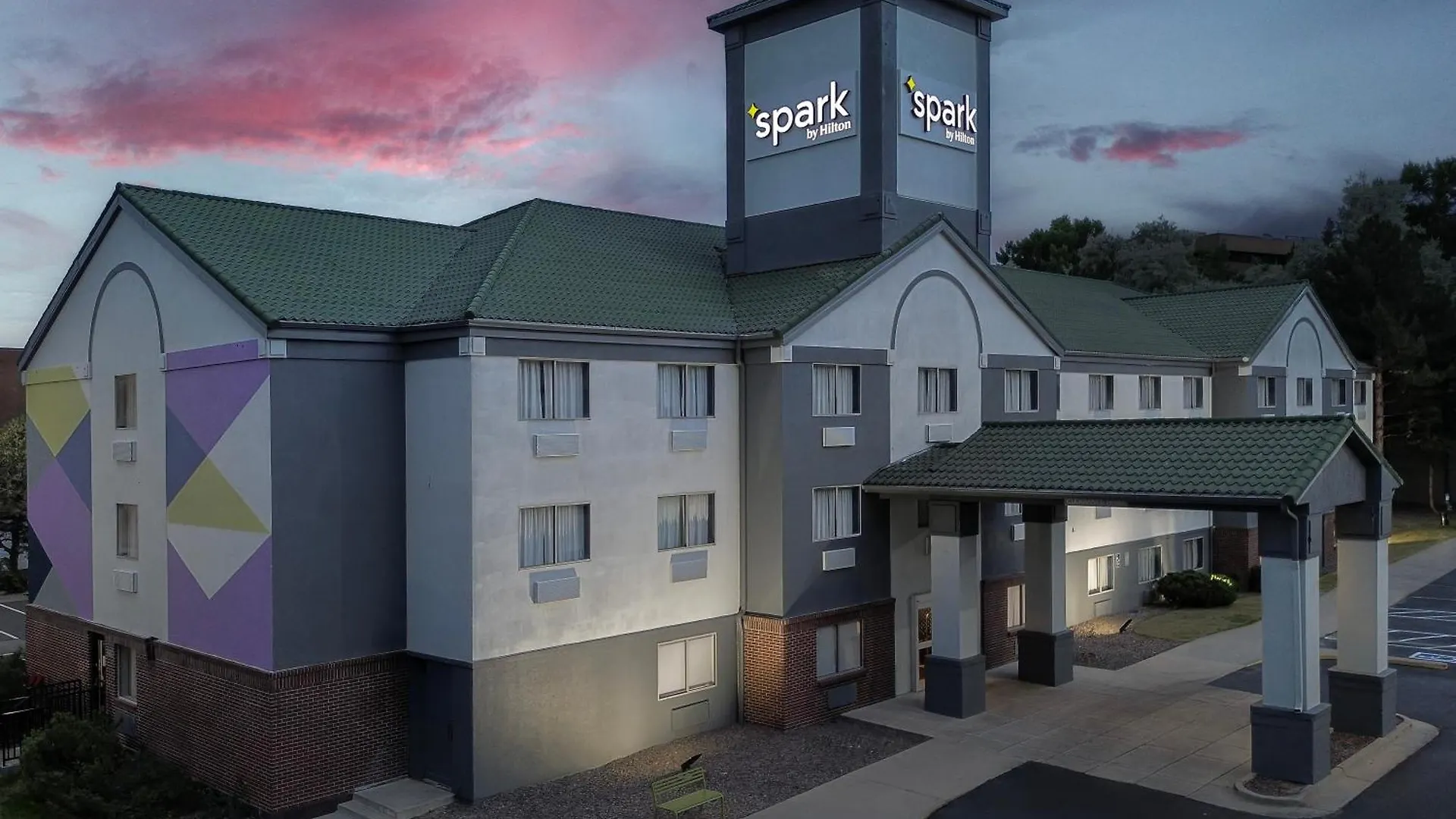 4 Hotels Near Jewell Park, Lakewood for Easy Denver Access
