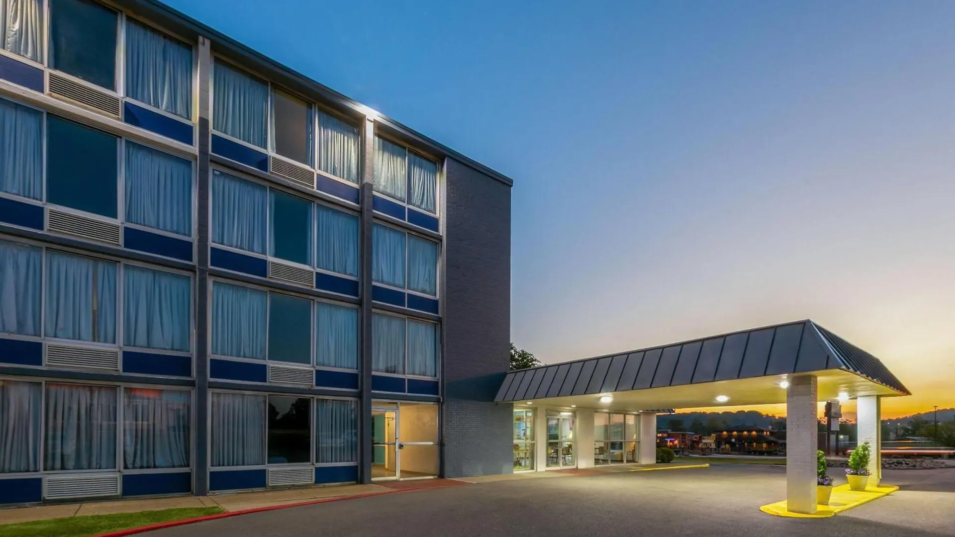 4 Smart Business Hotels Near Hopalong Cassidy Museum Worth Booking