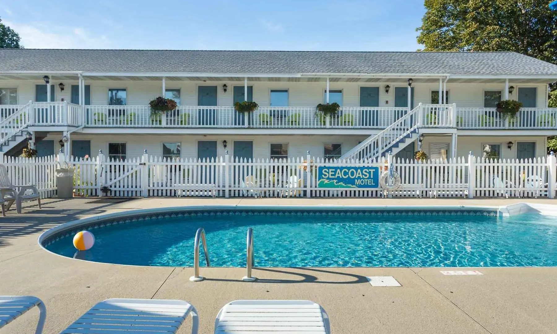 Staying Near Ogunquit Memorial Library: 4 Budget Motels Compared