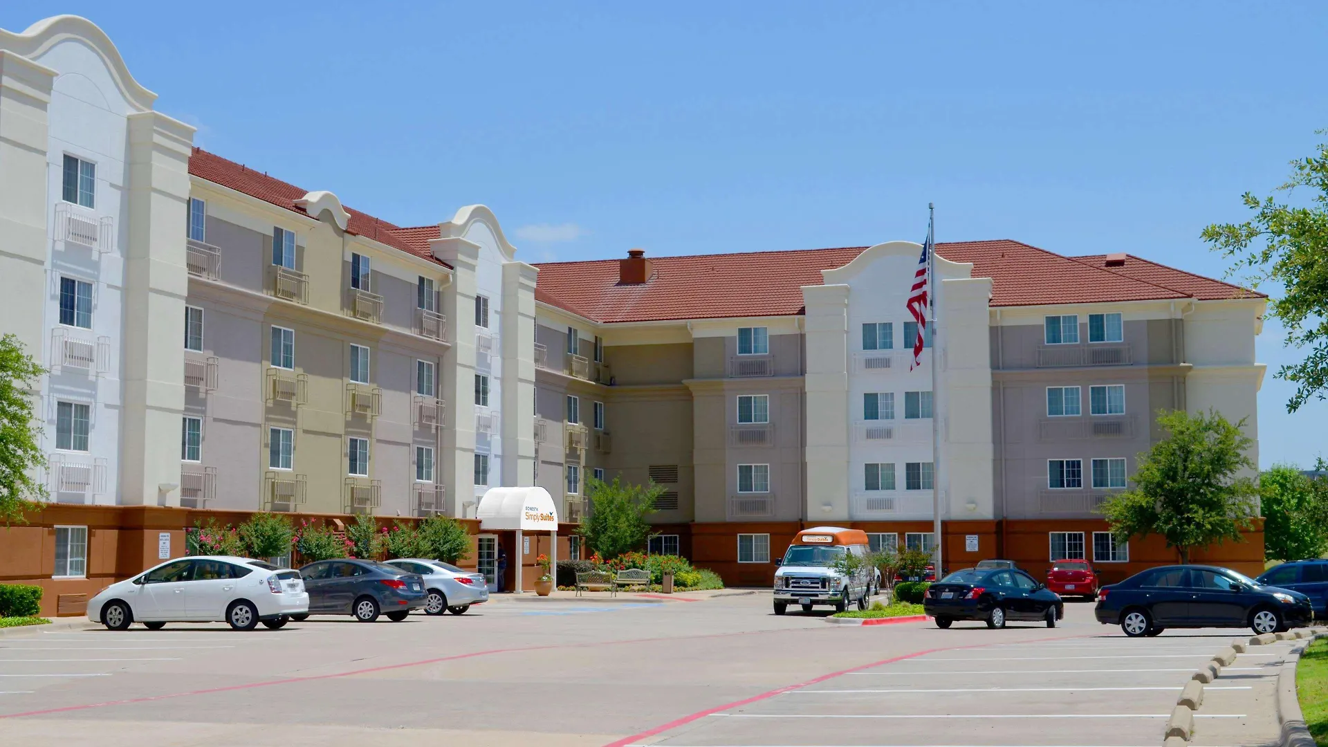 Staying Near Peter Pan Park: 11 Business Hotels Compared