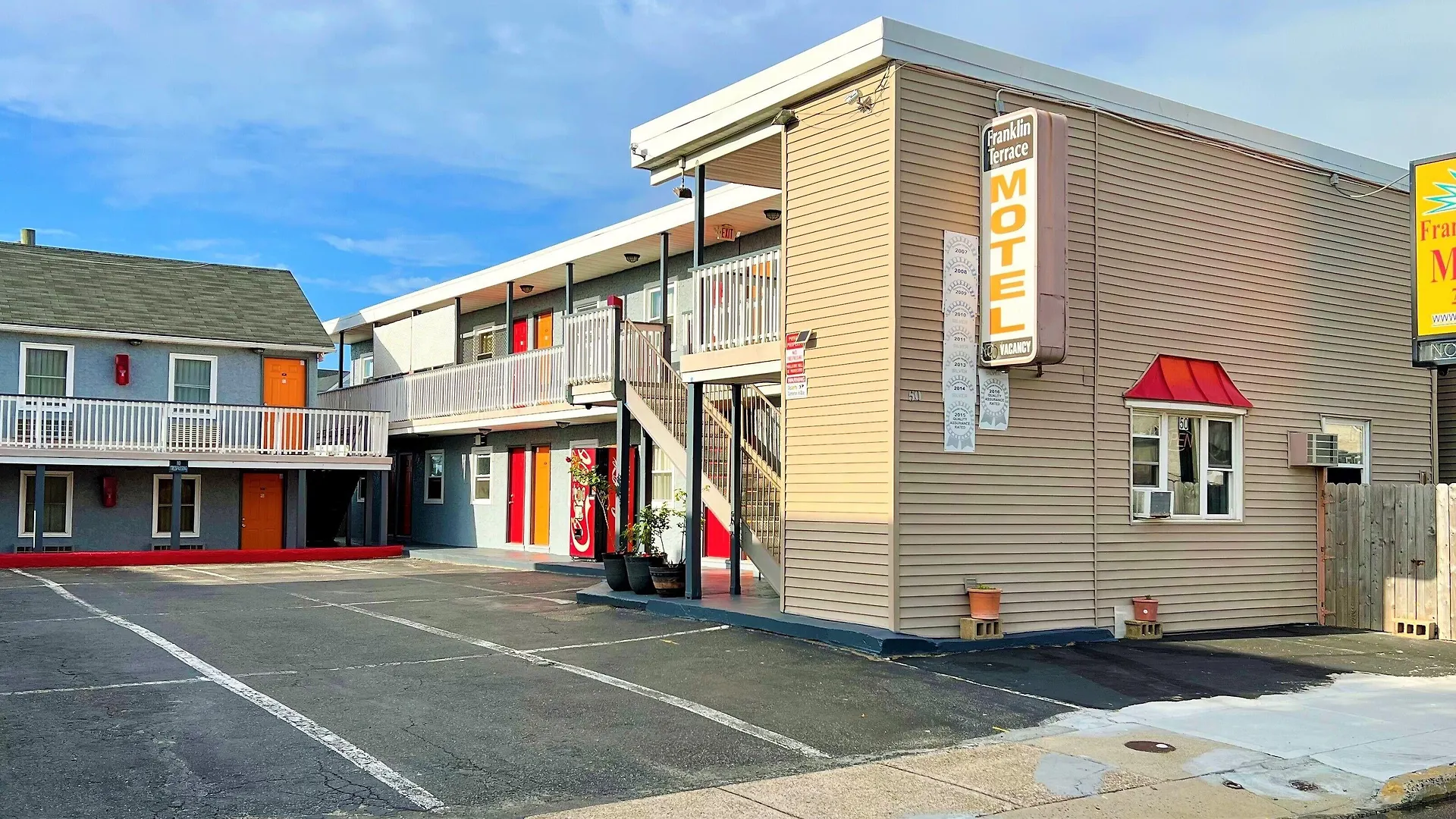 9 Central Hotels Near Berkeley Island County Park Worth Booking