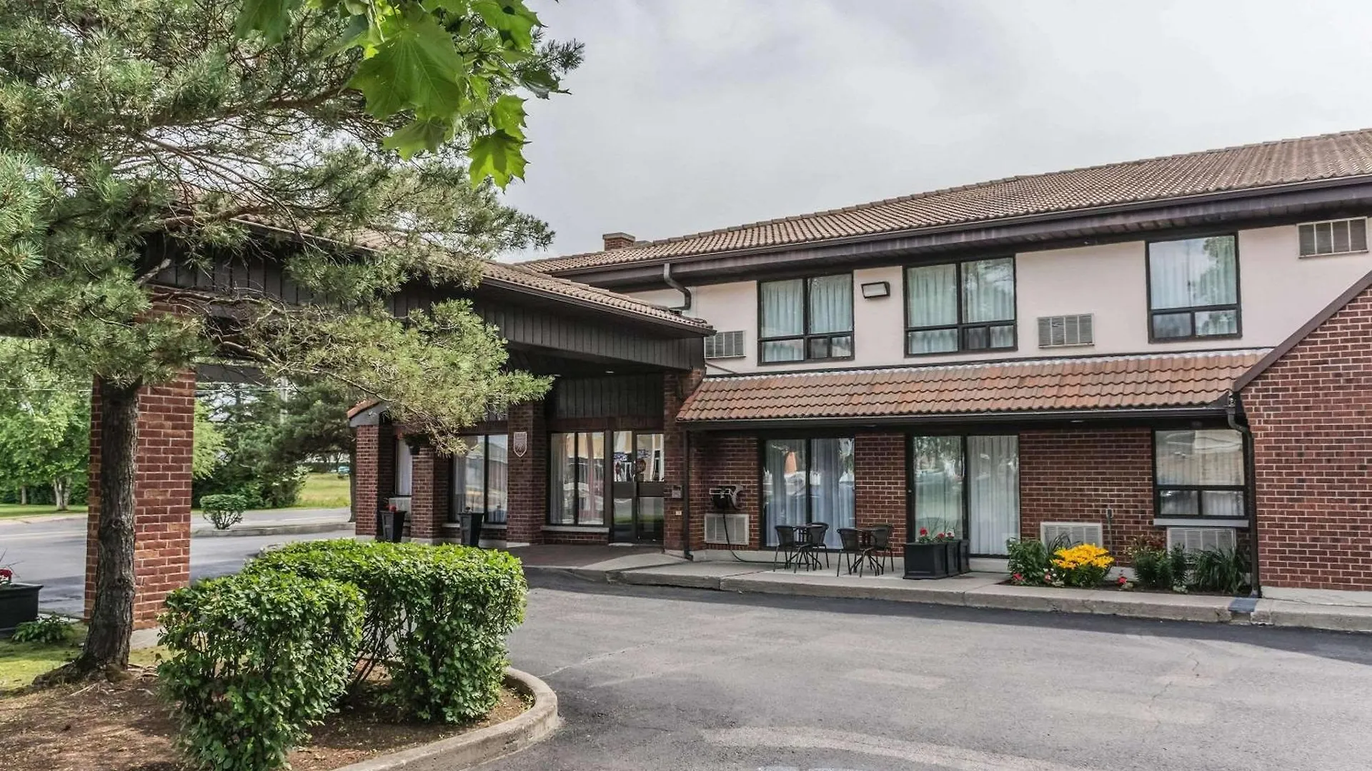 4 Golf Hotels Near Maison des arts Desjardins Drummondville Worth Booking
