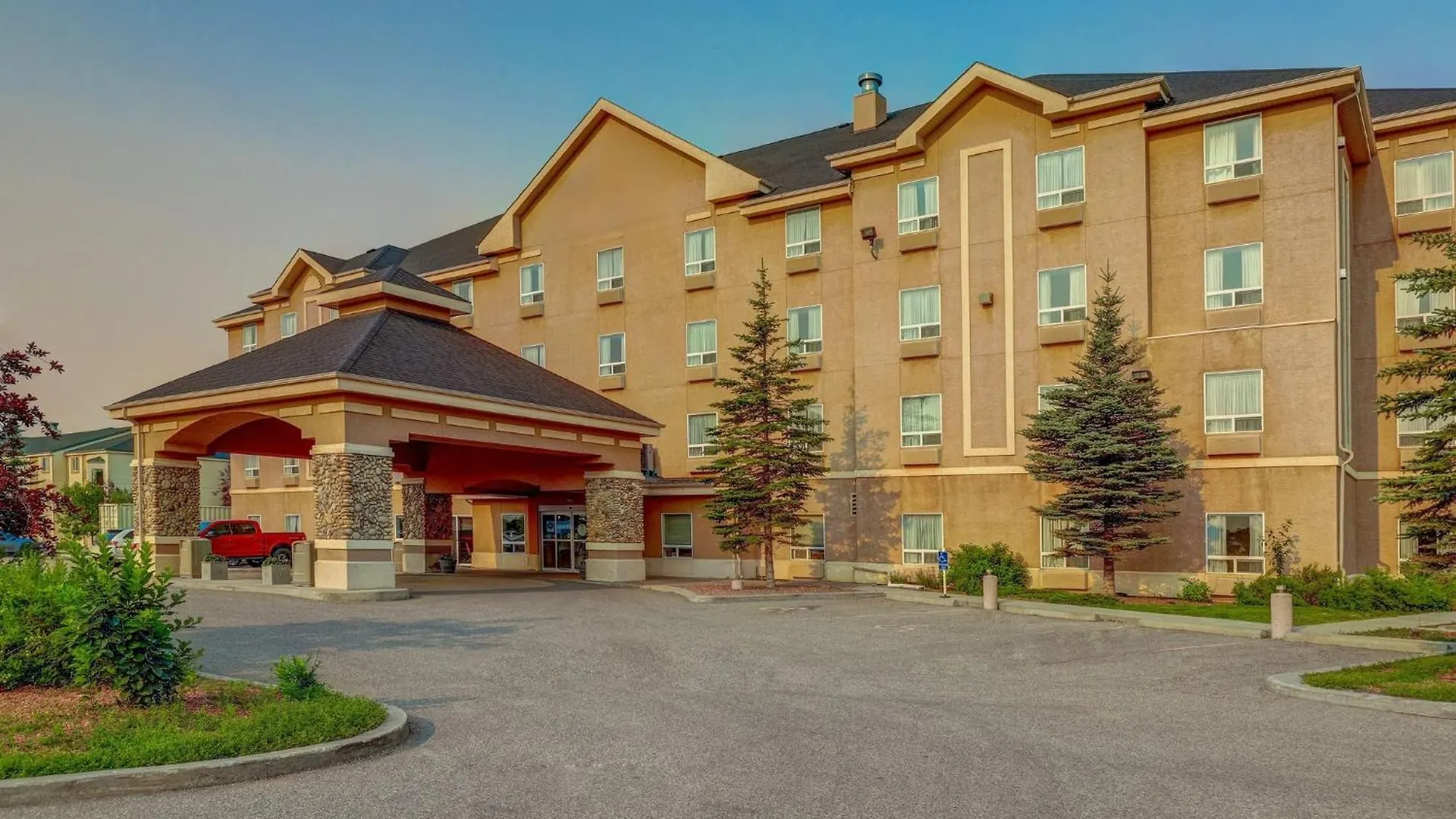 Staying in Alberta: 14 Budget Hotels Compared