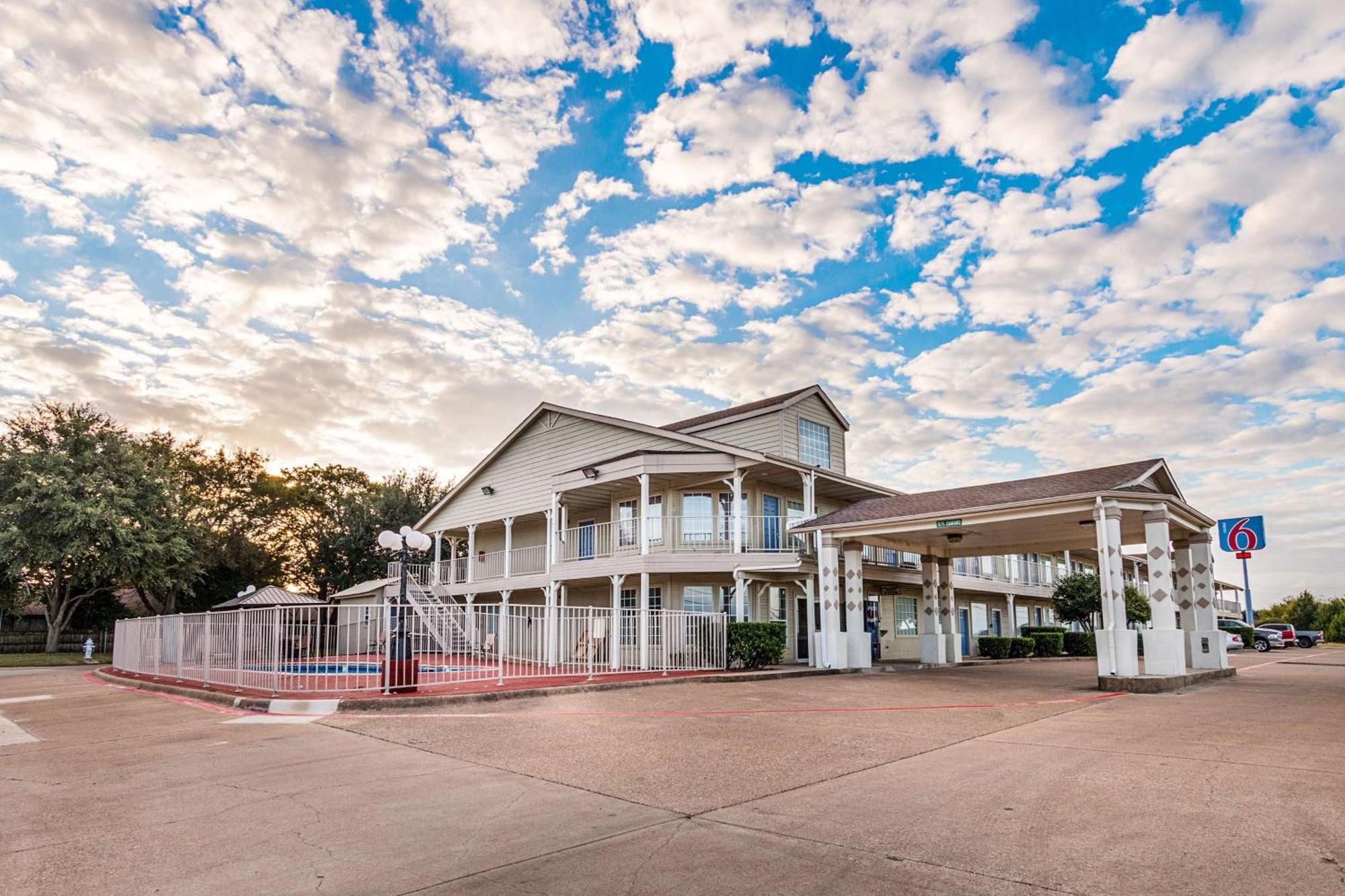Where to Stay in Dallas-Fort Worth: 14 Best 3-Star Hotels
