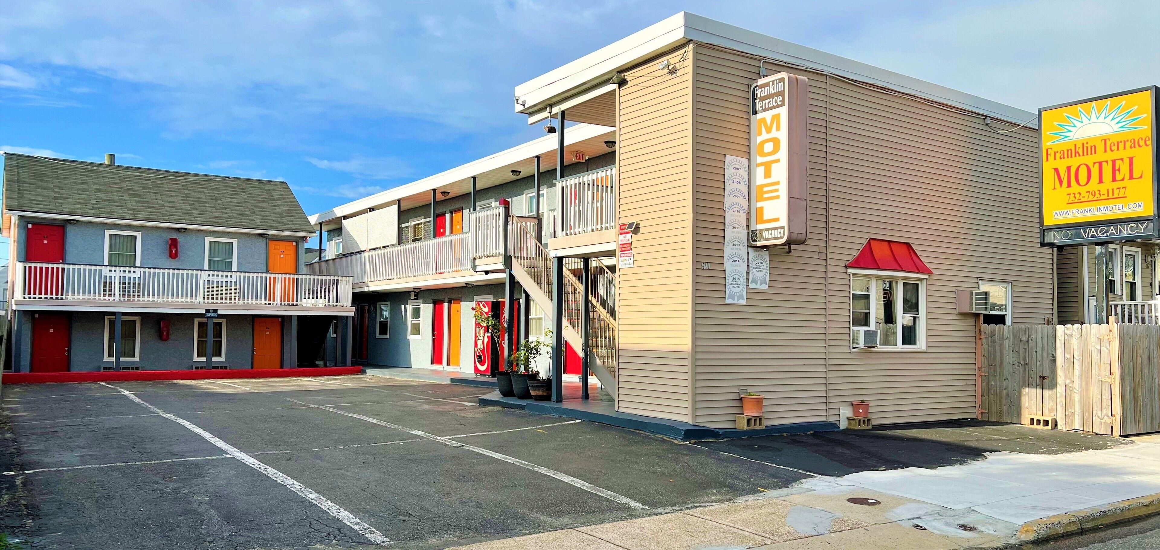 9 Central Hotels Near Berkeley Island County Park Worth Booking
