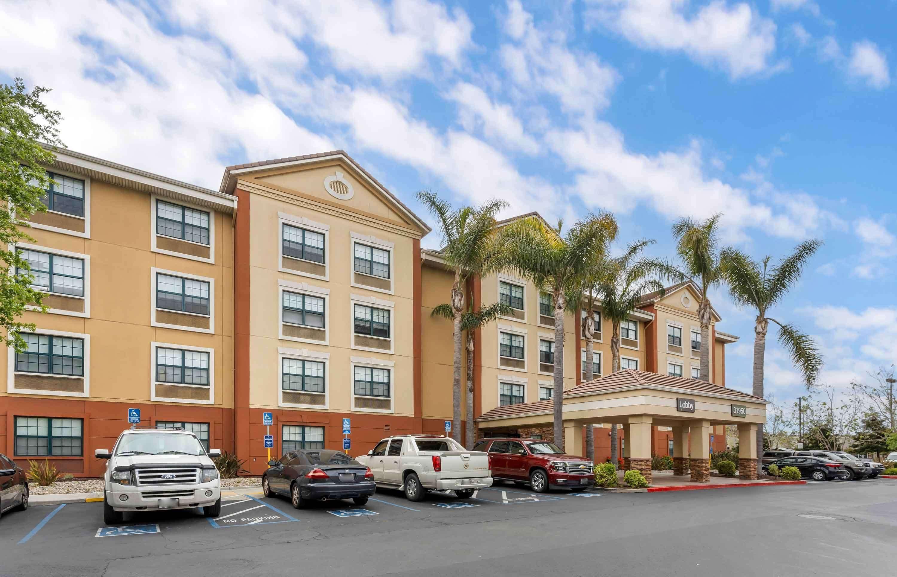 4 Budget Hotels Close to Roberts Roach and Assoc, Hayward
